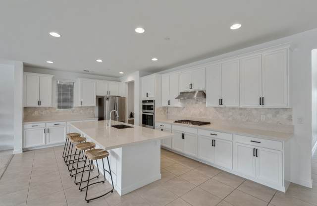 Luxury Henderson Retreat with Private Pool & Loft Gallery 4