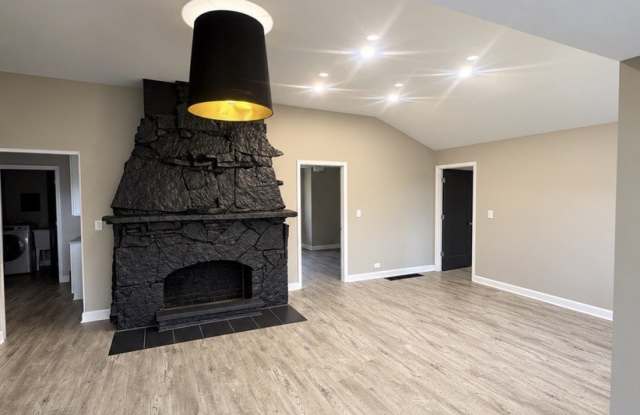 38466 N Drexel Boulevard Gallery 1