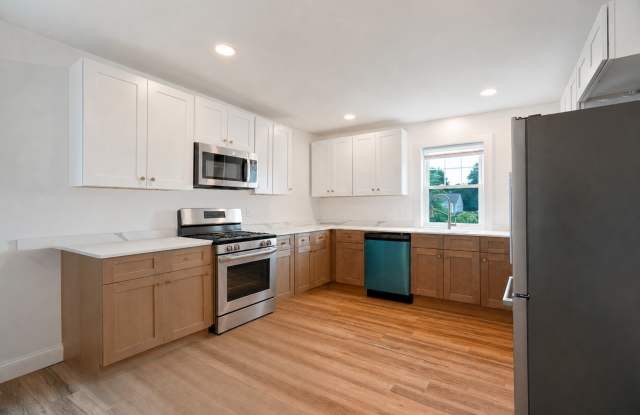 Beautifully Updated Two Bedroom Townhouse! photos photos