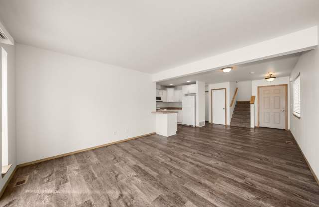 Newer Duplex in Deer Park Gallery 4