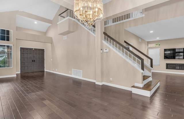 SPACIOUS 4BR/2.5BA HOME LOCATED IN BEAUTIFUL LAGUNA HILLS Gallery 3