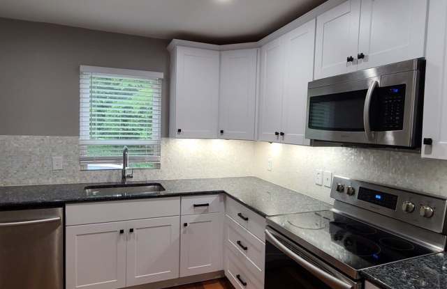 1962 Village Parkway SE Gallery 3