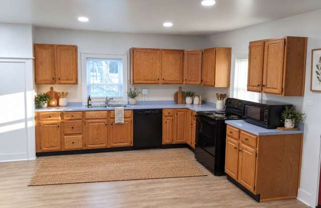 3 Bedroom Farmhouse for Rent! Gallery 4