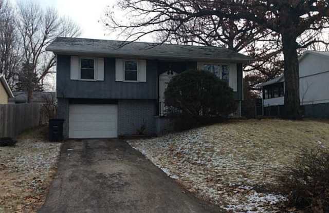 6812 Kelburn Lane Northeast - 6812 Kelburn Lane Northeast, Cedar Rapids, IA 52402