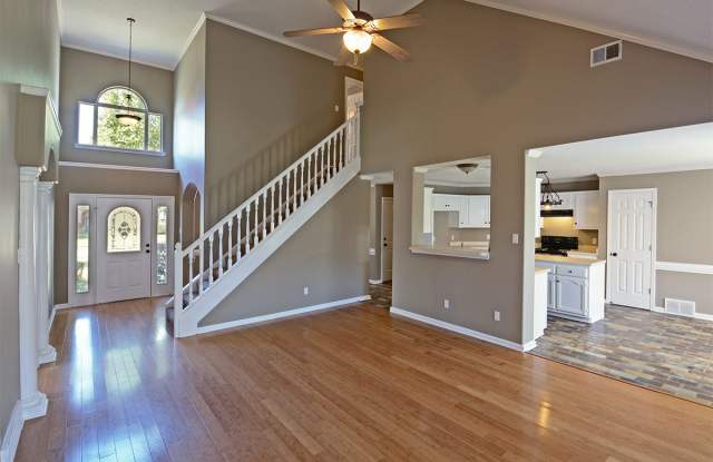 5 bed, 3 bath in Bartlett Gallery 3