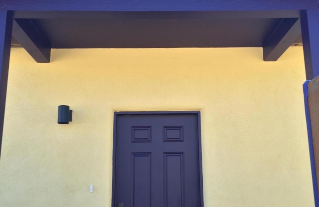 327 N Warren Avenue unit: 2 photos photos 327 N Warren Avenue unit: 2 photos photos