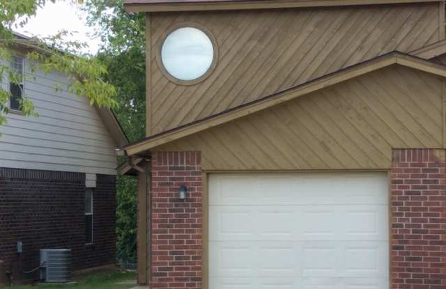 3206 Ridgecrest Ct. - 2 Bd/2.5 Ba Norman Townhome/Duplex close to campus photos photos