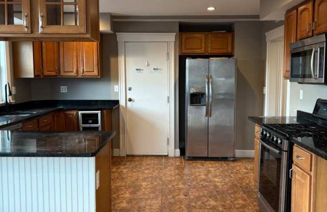 Spacious 3 Bed 2 Bath Apartment With Garage Parking! photos photos