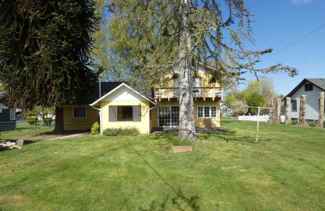716 E 6th St - Lovely in Yellow photos photos