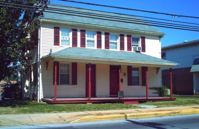 431 W Main St - 431 West Main Street, New Holland, PA 17557