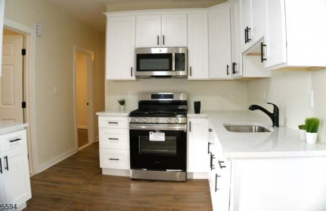 383 N Grove St - 383 North Grove Street, East Orange, NJ 07017