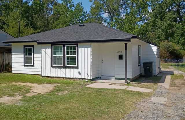 Beautiful 2 Bedroom / 1 Bathroom home in Beaumont. Move In Ready! New pics coming soon. photos photos