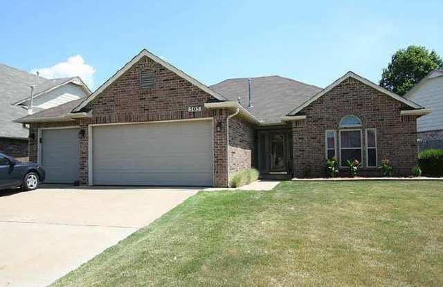 Charming 3-Bedroom Home in the Heart of Broken Arrow! photos photos