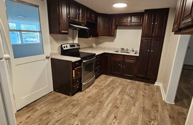 2 Bedroom Home - Tuscumbia, AL Gallery 4