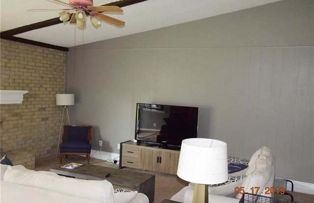 1901 Bedrock Lane Gallery 2