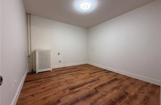 8910 5th Avenue Gallery 4