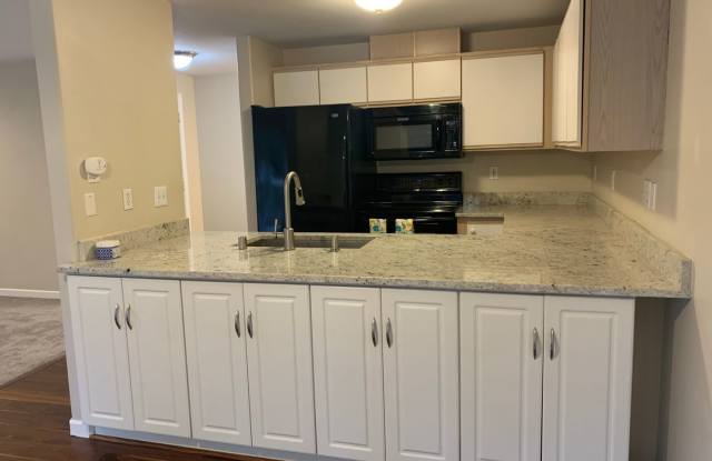 3 Bed, 2 Bath Remodeled Cordata Condo Gallery 3