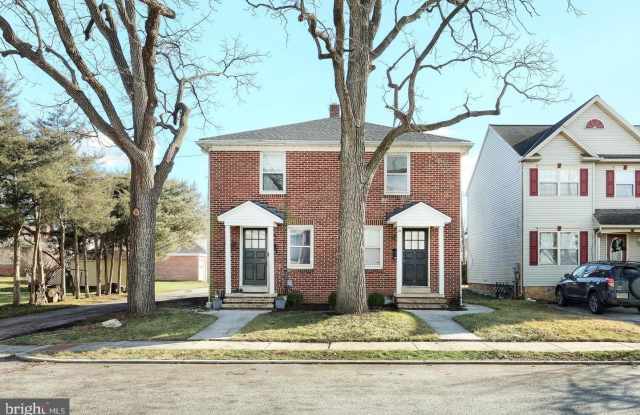 452 W WALNUT Street photos photos
