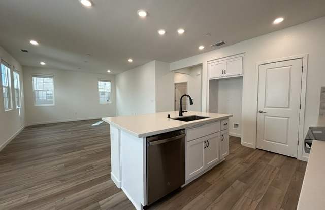 14545 Southpointe Dr Unit 45 Gallery 4