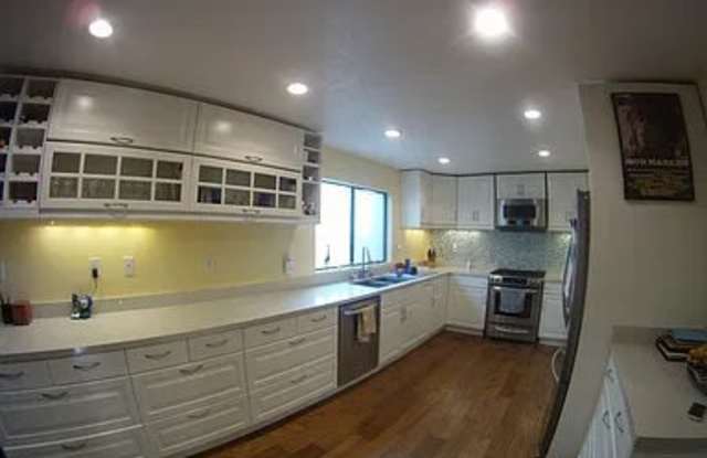 2718 Vanderbilt Lane Gallery 4