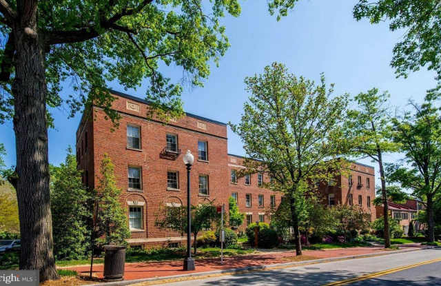 Top Floor Georgetown Two Bedroom in Amazing Location! photos photos