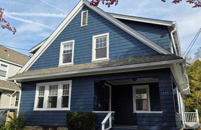 555 BARRETT Avenue unit: Front - 555 Barrett Avenue, Bryn Mawr, PA 19041