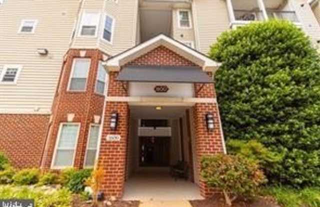 1600 SPRING GATE Drive Gallery 1