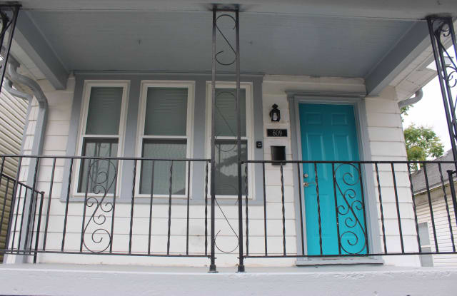609 Reinhard Ave - 609 Reinhard Avenue, Columbus, OH 43206