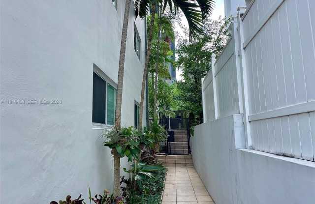 150 SW 10th St Gallery 2