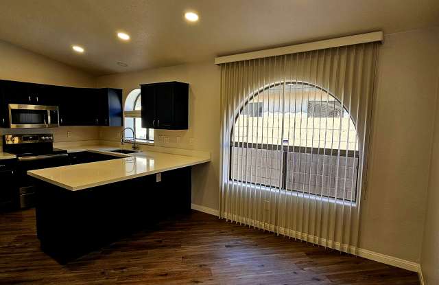 841 E Lovegrass Dr photos photos
