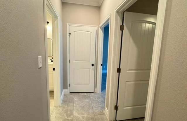 SPACIOUS NEW BUILT 4 BD 2.5 BTH Gallery 4