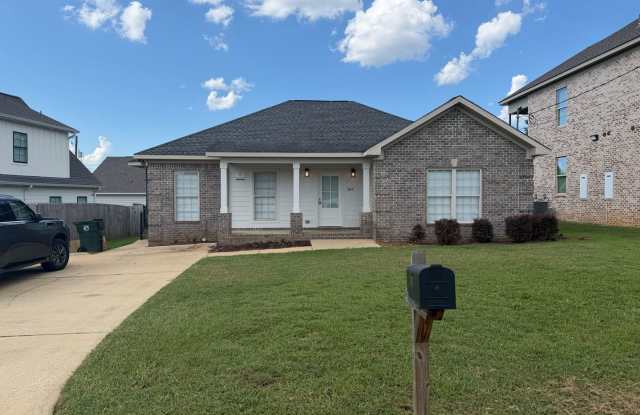 LEASING FOR FALL 2027 3 Bed/3 Bath Forest Lake Home less than a mile from campus! photos photos