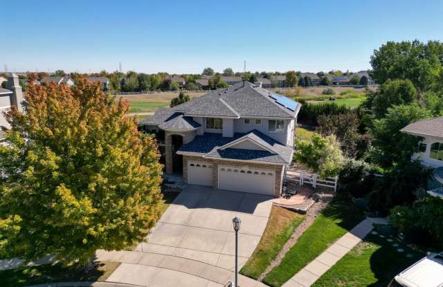 Long Realty & Property Management - Wonderful 6 Bedroom Home Backing to a Golf Course Gallery 1