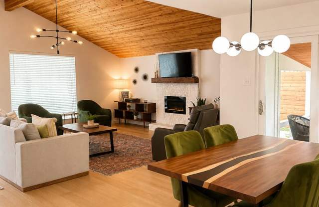 *** Near Domain * Stunning 3 Bedroom House with 2 Car Garage * Fully Furnished * Designer Decorated * High End Luxury Finishes *** photos photos