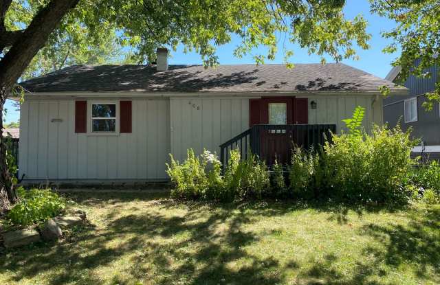 Spacious 4-Bedroom Home with Garage and Backyard in Milan! photos photos