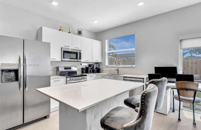 12209 NW 24th Place, Miami, FL 33167 - 1485 Gallery 3