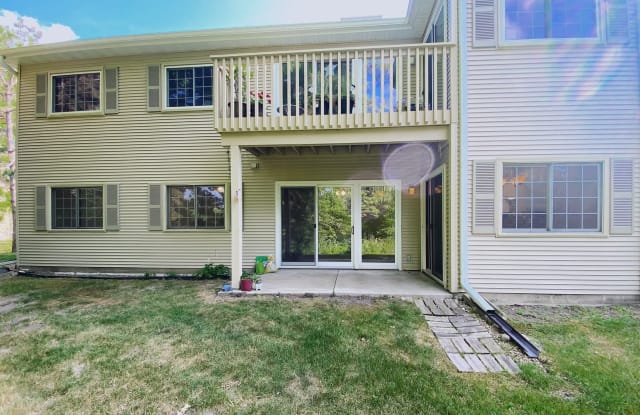 11166 Westwind Dr - 11166 Westwind Drive, Eden Prairie, MN 55344