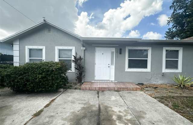 2811 NW 88th St photos photos