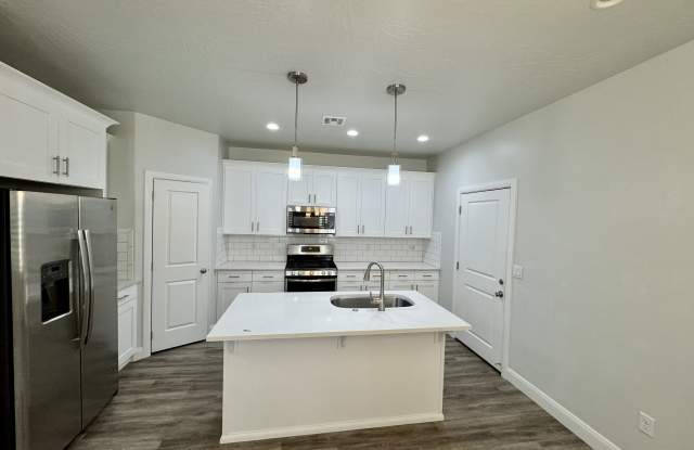 1136 N Verde St - 1136 Verde Street, Washington, UT 84780