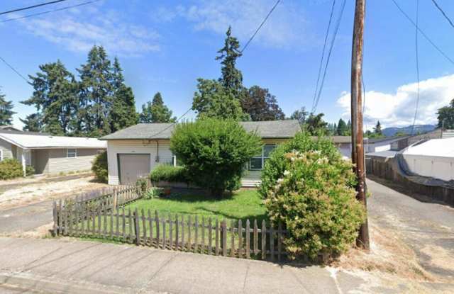 Charming 2 Bedroom Home with a Bonus Room, Fenced Yard & Skylit Kitchen photos photos