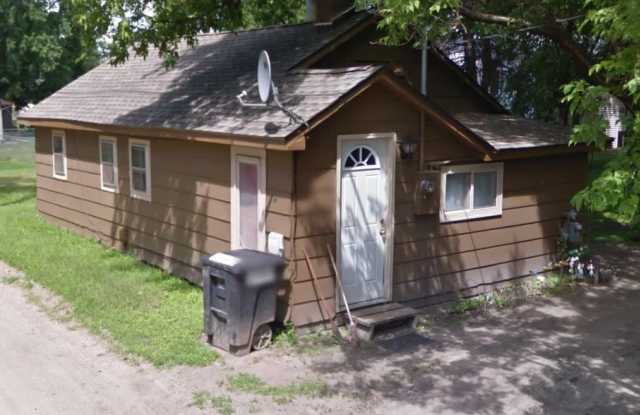 516 1/2 E Street Northeast - 516 E Street Northeast, Brainerd, MN 56401