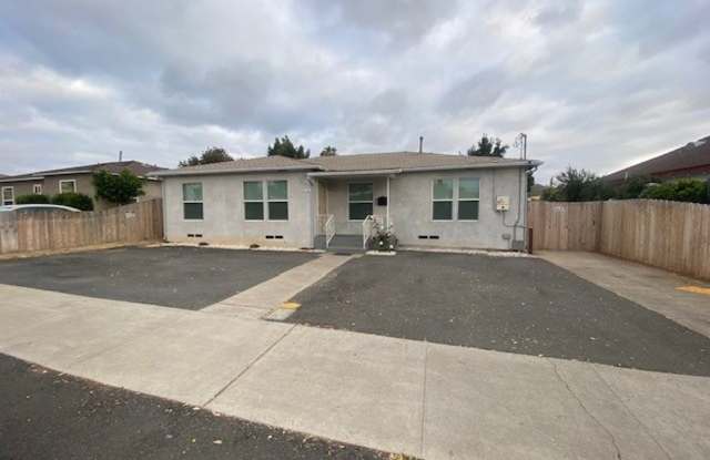 Spacious Remodeled 4 Bedroom/3 bath Home with Bonus Room photos photos
