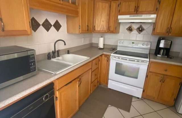 1341 East Fort Lowell Road Gallery 2