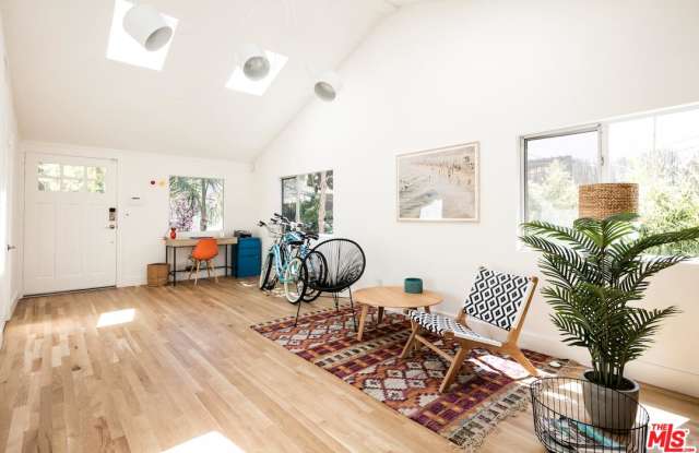 525 WESTMINSTER Avenue Gallery 2