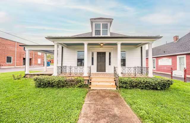 Charming 2 Bedroom 1 Bath Home photos photos