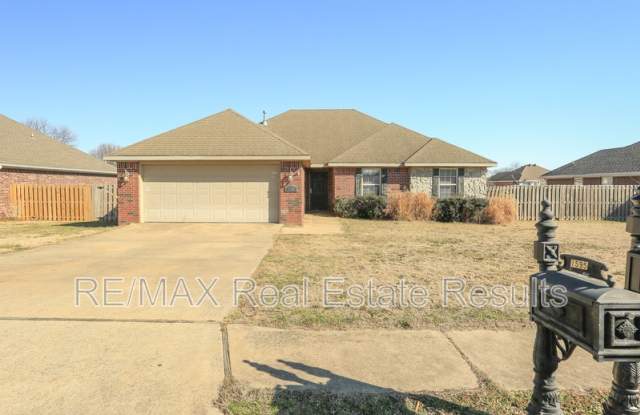 1592 Hutchinson St photos photos