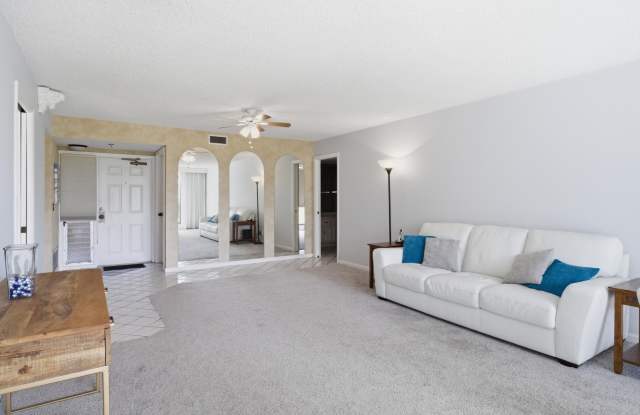 5390 WOODLAND LAKES Drive Gallery 4