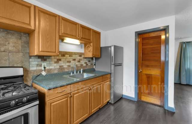 5752 Main Street photos photos