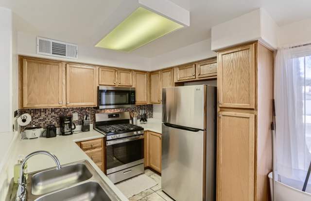 FULLY FURNISHED 2 bedroom condo near UNLV! photos photos