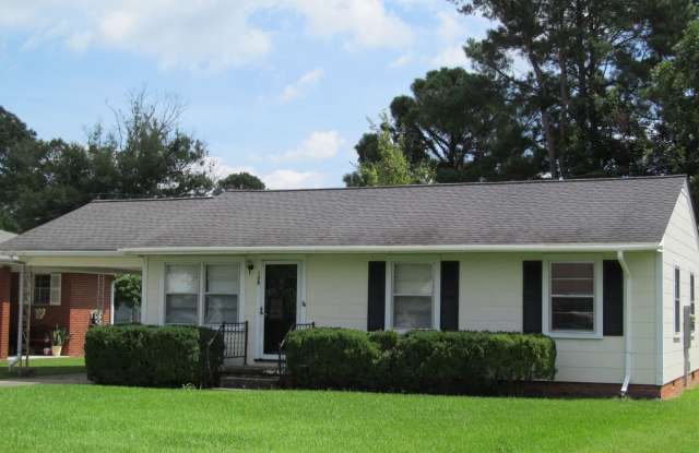 3 Bed 1 Bath House with Spacious Backyard Gallery 1